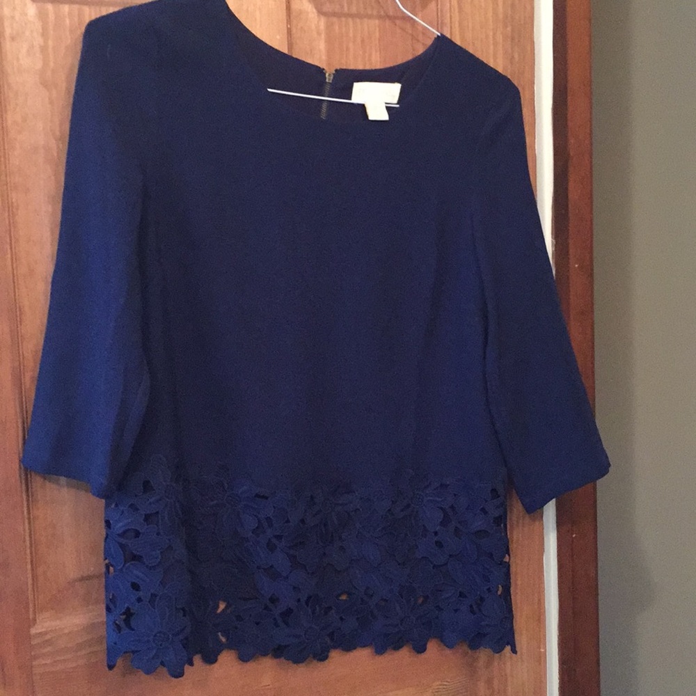 Top with lace detail on bottom never worn XS